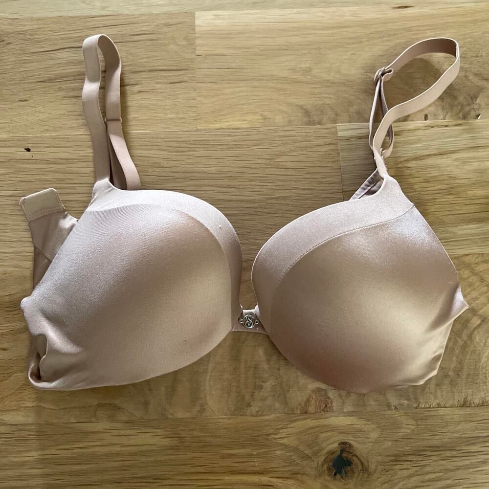 Victoria's Secret Very Sexy Plunge Push-Up Bra size 32b in color nude